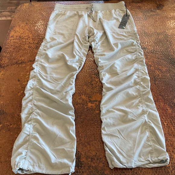 Kyodan Lightweight Activewear Ruched Pants. Light grey. Size XL - Picture 2 of 8